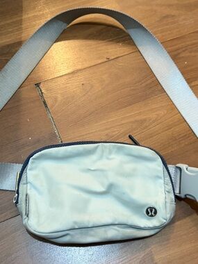 lululemon athletica Light Gray Belt Bag with Navy Trim